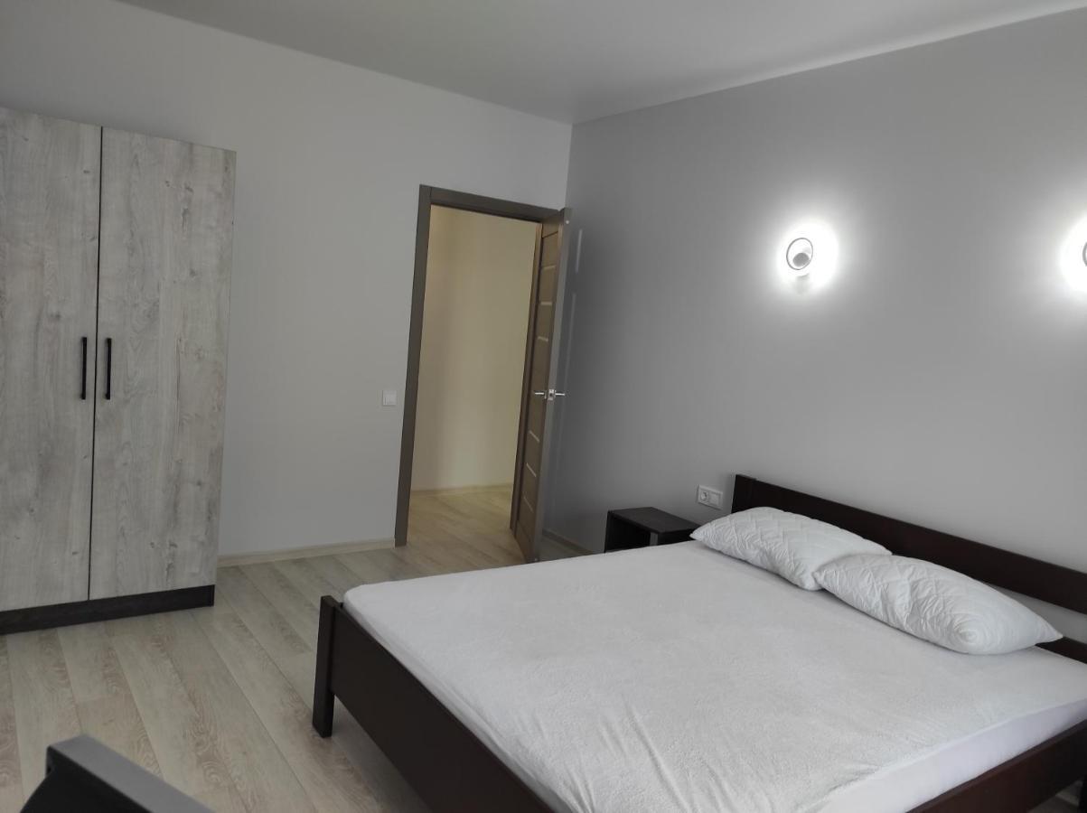 2 Комнатная С Новым Ремонтом, Кондиционером, В Самом Центре Rivne Bagian luar foto