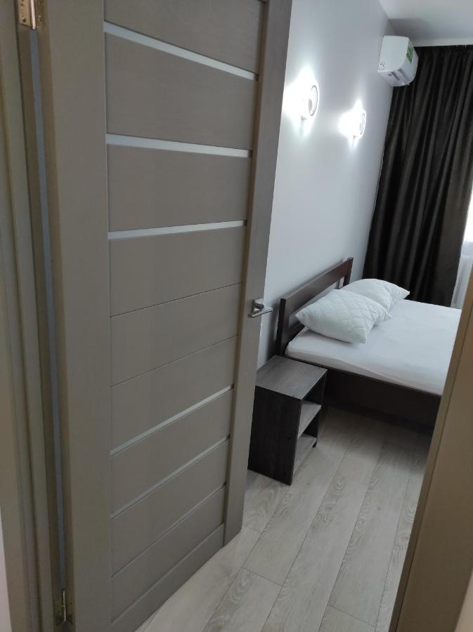 2 Комнатная С Новым Ремонтом, Кондиционером, В Самом Центре Rivne Bagian luar foto