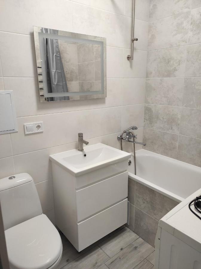 2 Комнатная С Новым Ремонтом, Кондиционером, В Самом Центре Rivne Bagian luar foto