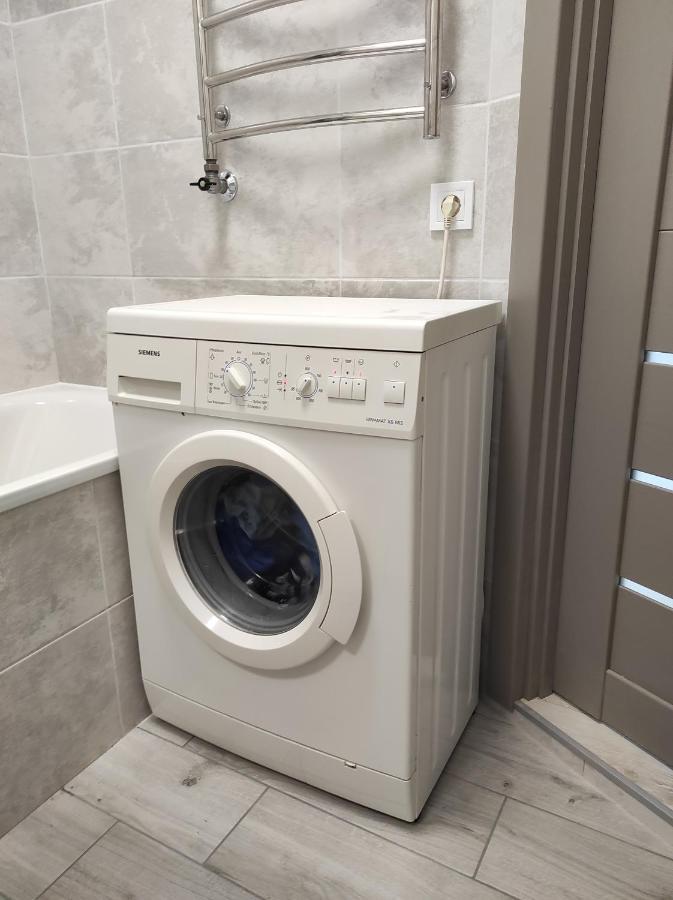 2 Комнатная С Новым Ремонтом, Кондиционером, В Самом Центре Rivne Bagian luar foto